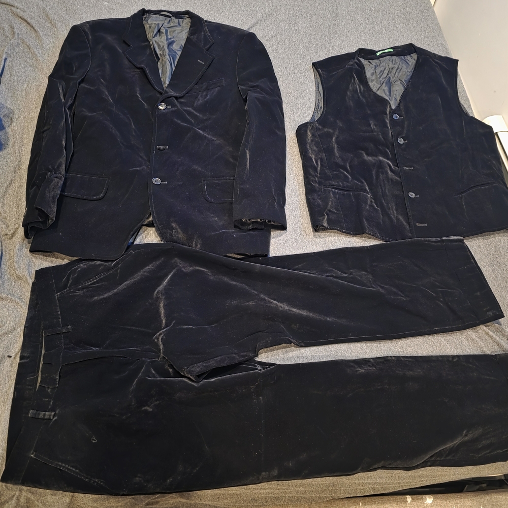 United Colors Of Benetton Made In Italy 3 Piece Suit Black Tops Sz 52 Pant Sz 50